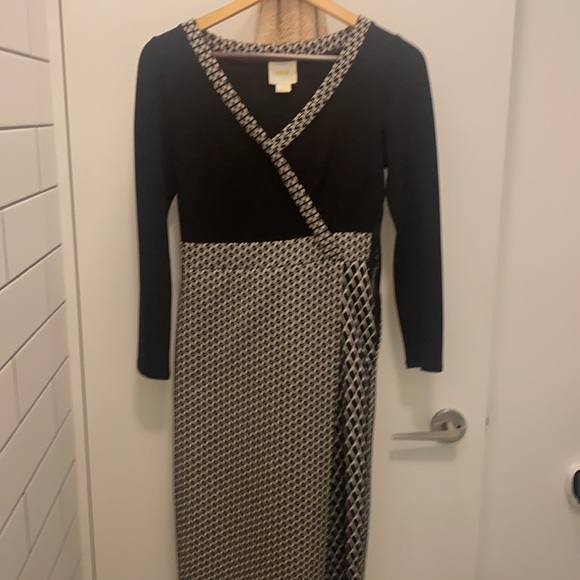 Elegant black long sleeve pattern dress - Picture 1 of 3